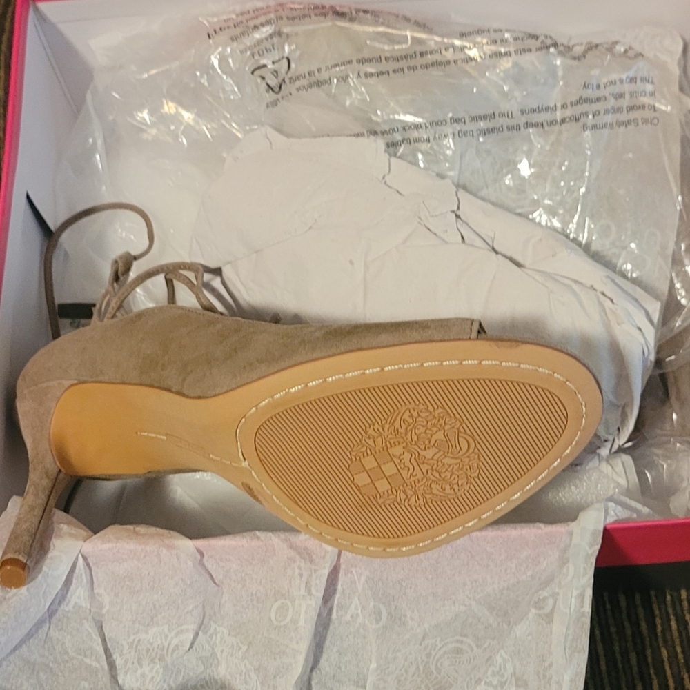 Vince Camuto heel - Picture 2 of 4